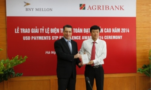Agribank lần thứ 6 liên tiếp nhận giải chất lượng dịch vụ từ ngân hàng top 10 thế giới